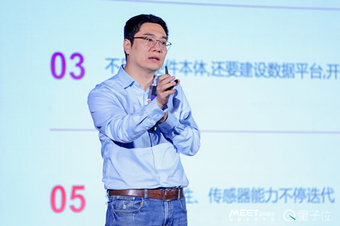 灵心巧手张延柏：“特斯拉延期交付机器人是卡在灵巧手上，中国灵巧手遥遥领先”