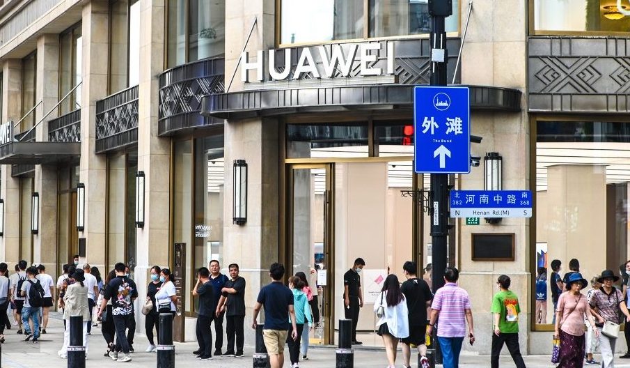 华为新手机炒到2万/ 小鹏新车自称接棒保时捷…今日更多新闻在此