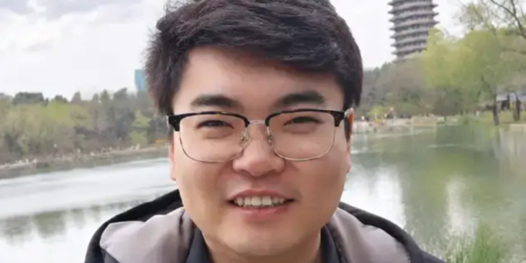 98年哈工大教授创业,要做人形灵巧操作世界模型