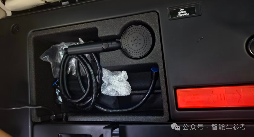 上海旗舰SUV太有生活了:自带淋浴和地暖,32万开卖