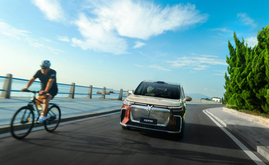 32.99万起！2026款岚图梦想家正式上市，充电5分钟续航百公里