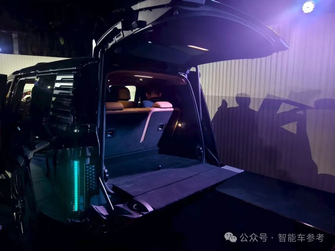 比亚迪全新豪车128万开卖，车标24K真金，“80%老车主是企业家”