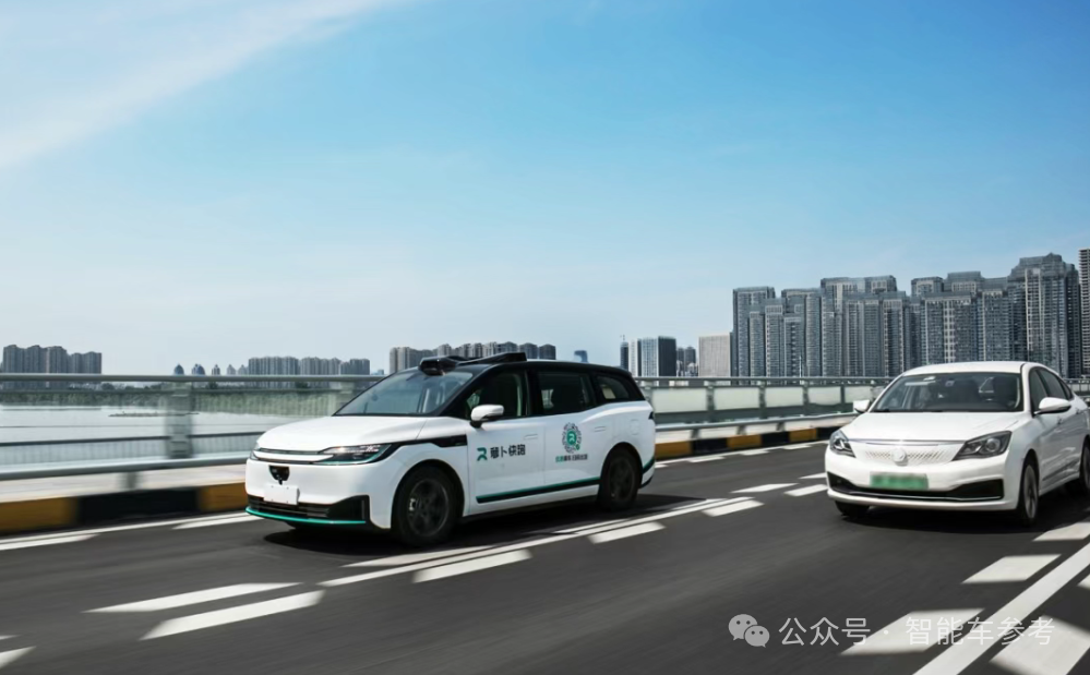 Robotaxi逐鹿香港上市,小马和文远同日公告了