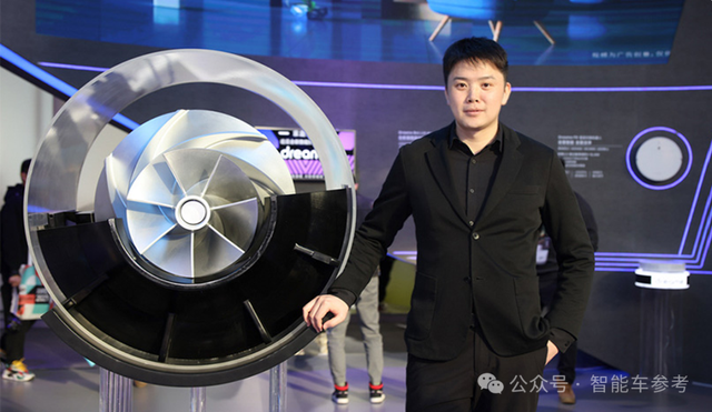 又一个扫地的宣布造车了