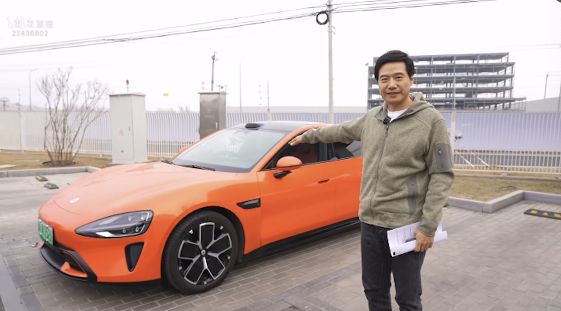 雷军周末无休验收小米「车位到车位」，全程直播，放话2025再投35亿站稳第一梯队