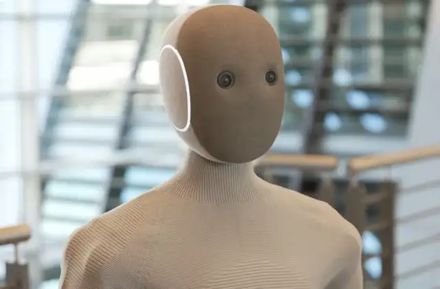 14万!全球首款家务机器人开卖,OpenAI投资,萌脸翘臀会自己充电 14万!全球首款家务机器人开卖,OpenAI投资,萌脸翘臀会自己充电