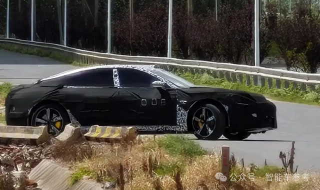 小米真把保时捷Taycan设计师挖来了