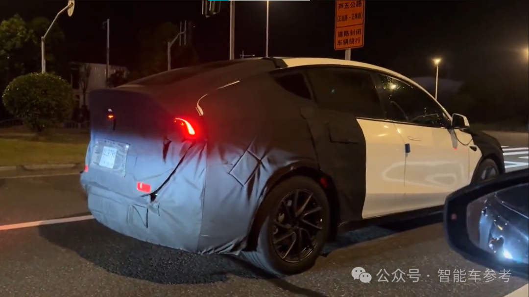 六座Model Y L最新爆料：后排4座都可折叠，全部放倒可当“货厢”