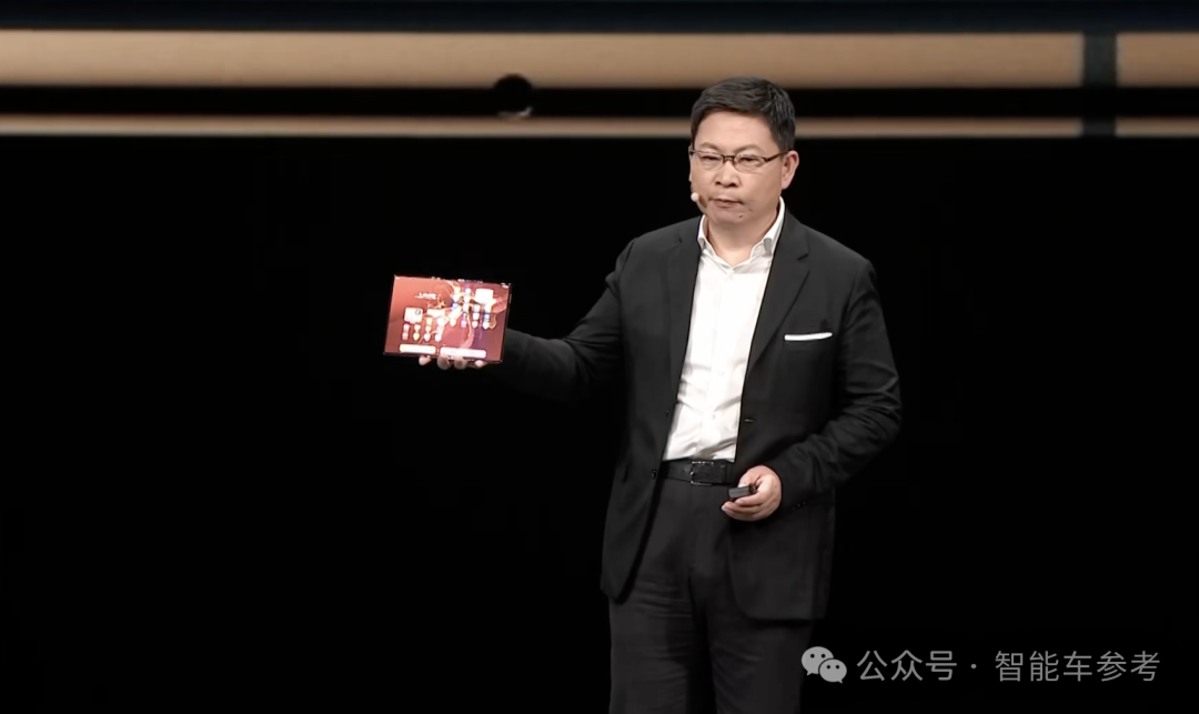 27万,华为发布首款轿跑SUV,打的就是Model Y,余承东:ADS断代领先