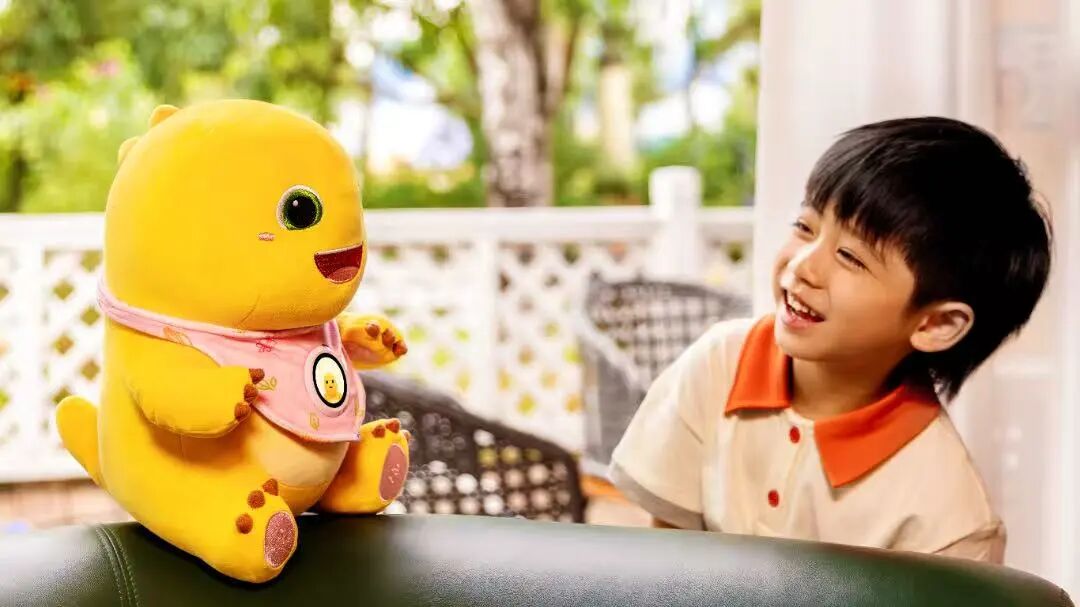 能懂孩子、懂爸妈、还懂宠物,这届AI硬件太会了