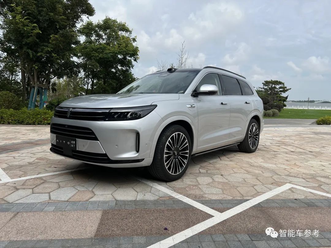 26万的小鹏G9，同样爆款，同样起死回生