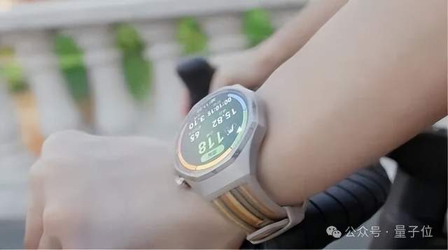 华为手表耳机都上新了！价格比不了苹果，续航苹果比不了