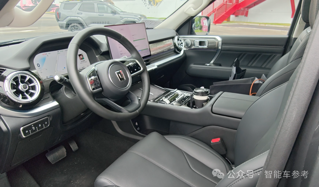 25万起,坦克400智能家用拉满,辅助驾驶雨天重庆也好用
