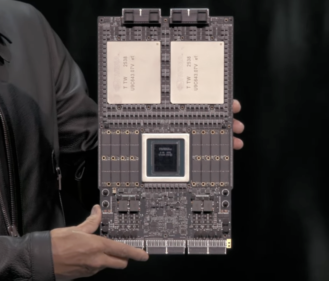 黄仁勋台上最强GPU炸场,台下感叹“中国芯片爆发”,瞄准6G投资诺基亚 黄仁勋台上最强GPU炸场,台下感叹“中国芯片爆发”,瞄准6G投资诺基亚