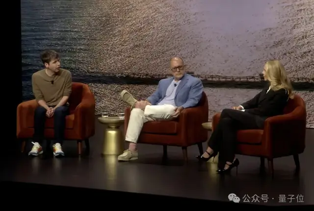 奥特曼谈OpenAI首款AI硬件：我想拿起它咬一口