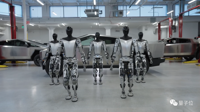 特斯拉人形机器人集体出街！已与FSD算法打通，马斯克：比车便宜，成熟后会有100亿台