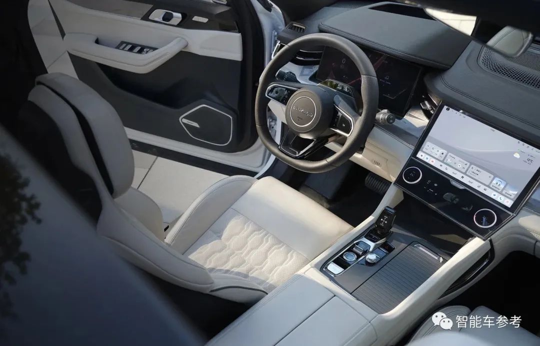 李书福的最新车机，长这样