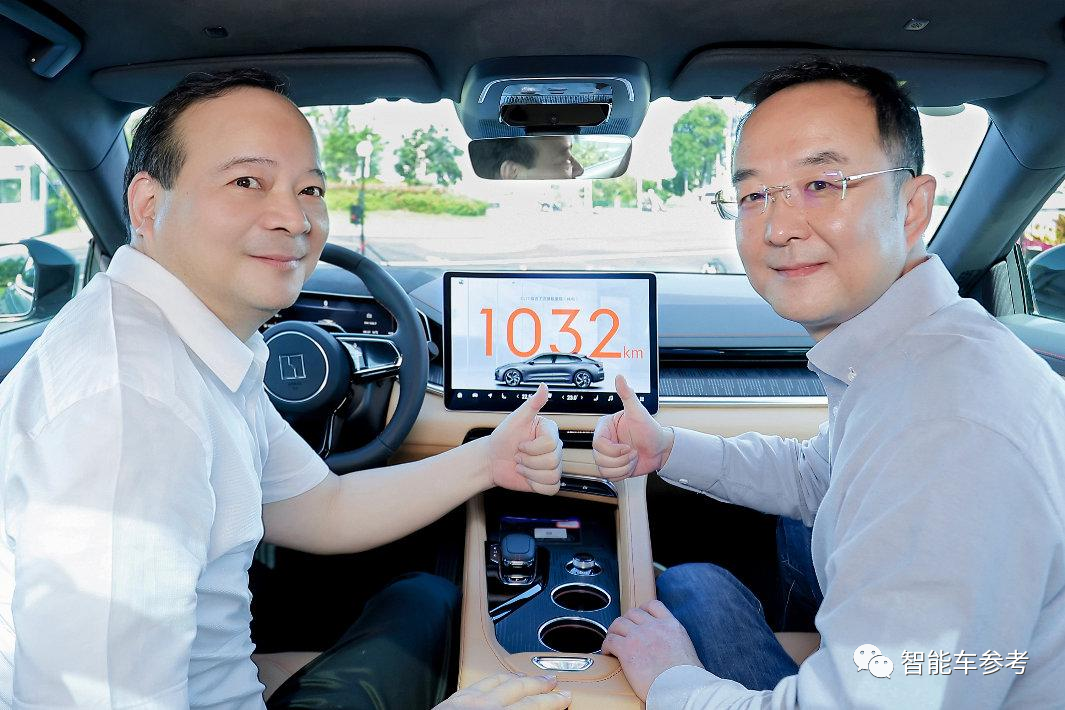 极氪自研800V电池：15分钟充500公里，安全测试直接用火烧