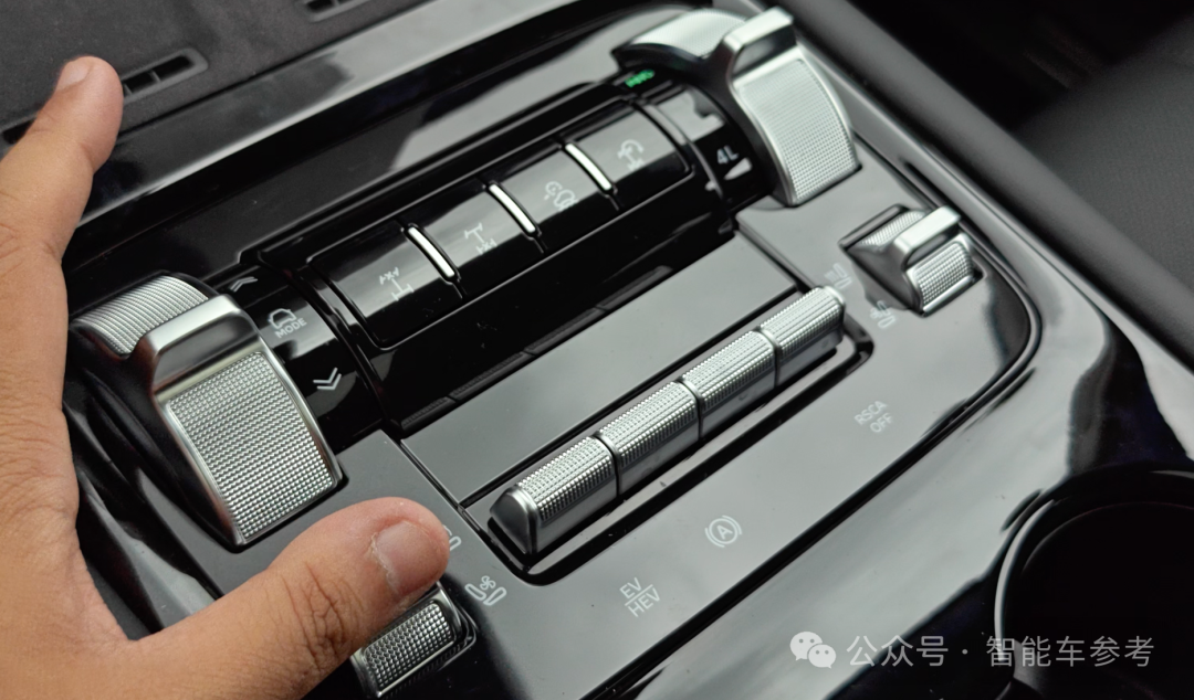 25万起,坦克400智能家用拉满,辅助驾驶雨天重庆也好用