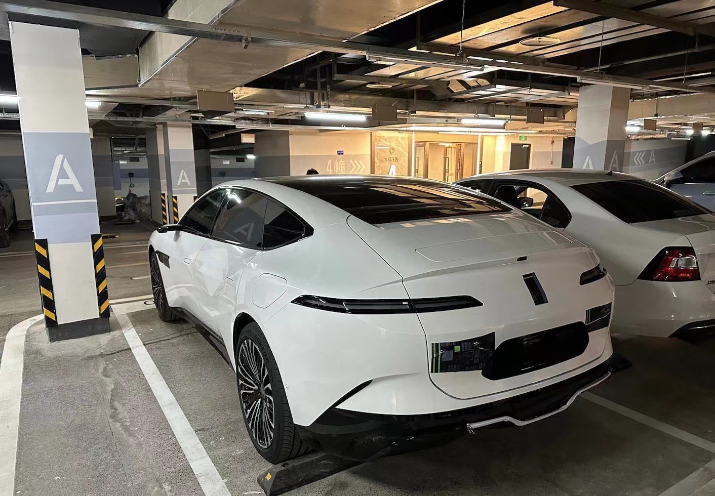 阿维塔首款轿跑BBA老家发布：华为智能加持，取消传统后视镜