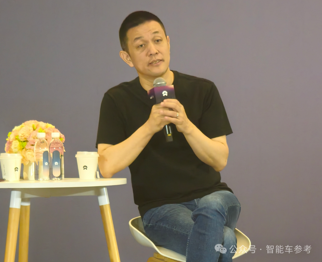 蔚来新ES8售价降低是因为减配?李斌回应了