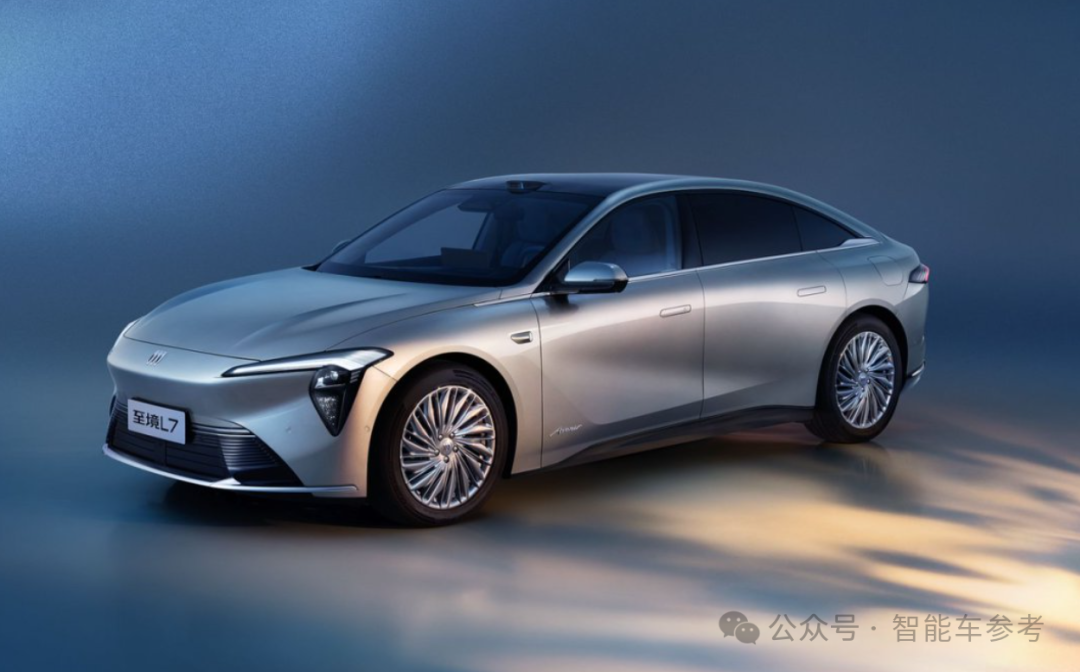 首款激光雷达合资混动轿车！全球首发Momenta R6飞轮大模型，首创不停车一键泊入