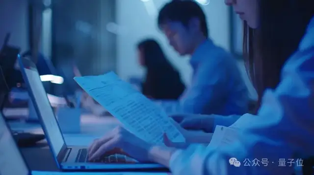 求职者用AI写简历，HR用AI筛简历，陷入「无人录用」死循环