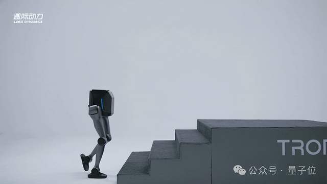 4.98万就能买机器人通用基座？一机三态，多场景验证，配VLA大脑