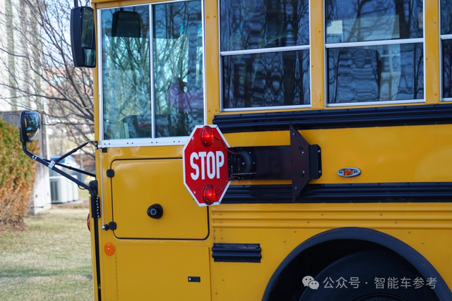 Waymo认栽召回!搞不定校车难题,被抓到19次非法超车