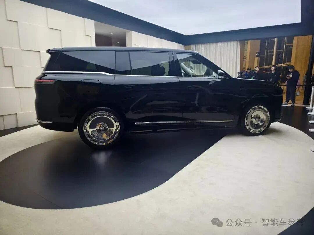 上海旗舰SUV太有生活了:自带淋浴和地暖,32万开卖