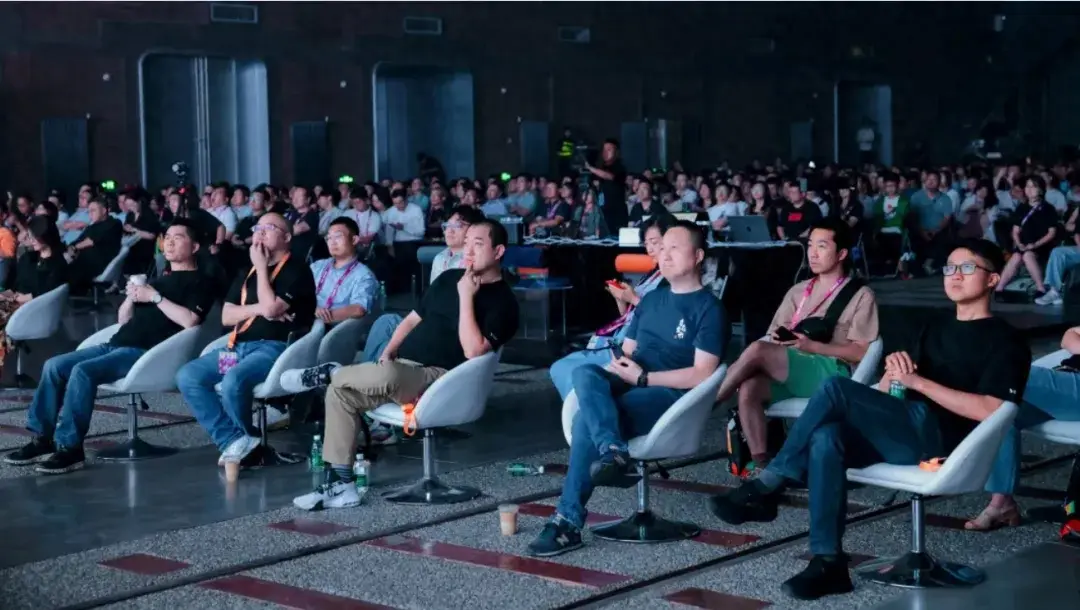 杨植麟闫俊杰都来站台!钉钉要建中国最开放AI生态