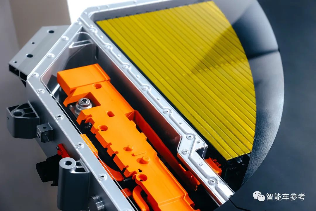 极氪自研800V电池：15分钟充500公里，安全测试直接用火烧