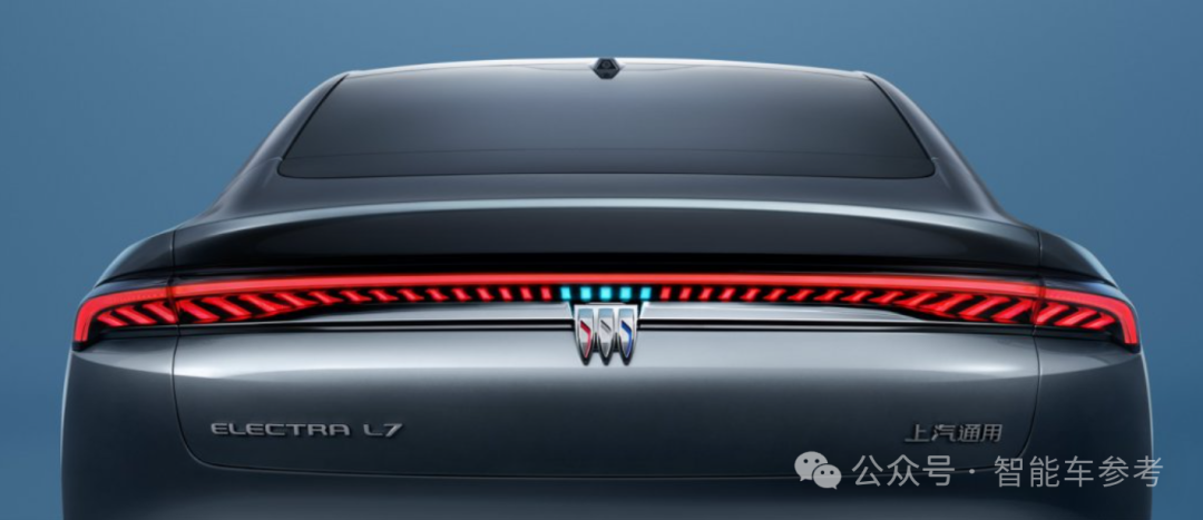 首款激光雷达合资混动轿车！全球首发Momenta R6飞轮大模型，首创不停车一键泊入