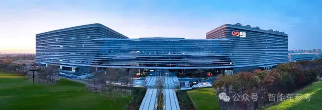 商汤CVPR「最佳论文」上车!数千行代码实现端到端智驾,“留给传统自动驾驶公司时间不多了”