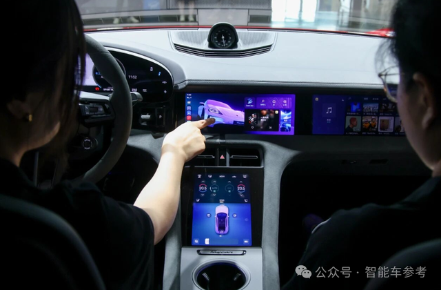 保时捷来华“补课”:首个海外研发中心落地上海,最新技术方案明年上车