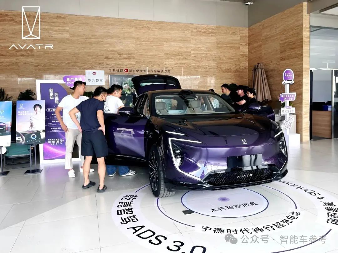 26万！余承东顶着压力开卖智界R7，亏本3万仍比Model Y贵1万