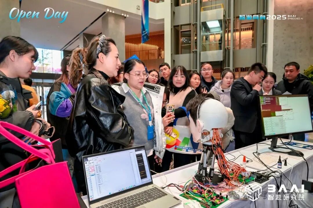 振臂一挥，大半个具身机器人圈都来了！智源研究院：别藏了，谁贡献数据多，谁的大脑就更好用