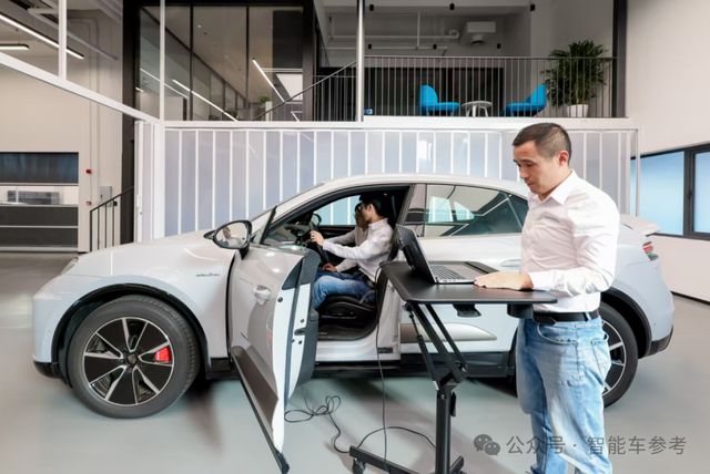 保时捷来华“补课”:首个海外研发中心落地上海,最新技术方案明年上车