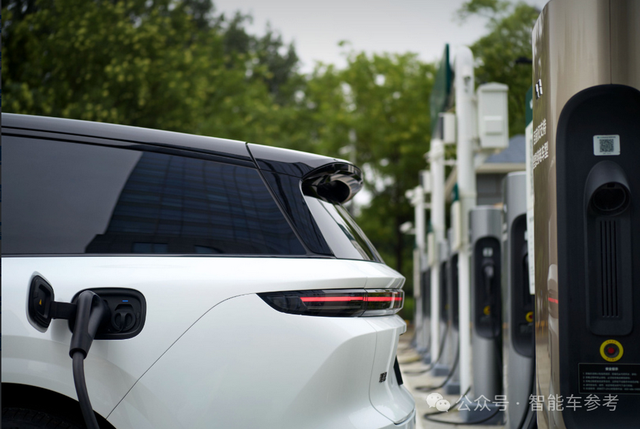 理想今年产品没爆但技术爆了:自研芯片流片成功!也要摆脱英伟达依赖了