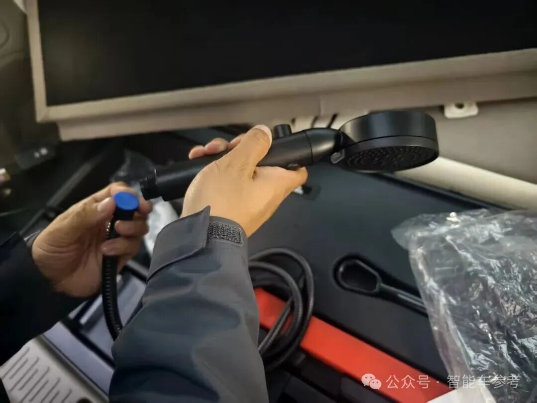 上海旗舰SUV太有生活了:自带淋浴和地暖,32万开卖