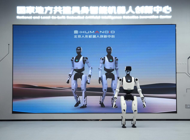 慧思开物全局调度,北京人形推出全国首个全自主无人化导览解决方案