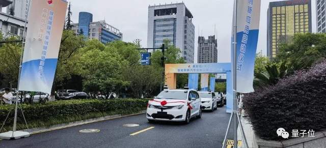 无人出租驶入杭州市中心，AutoX获100张自动驾驶牌照