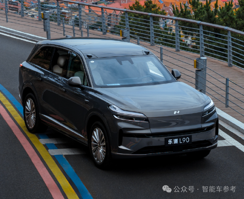 蔚来新ES8售价降低是因为减配?李斌回应了