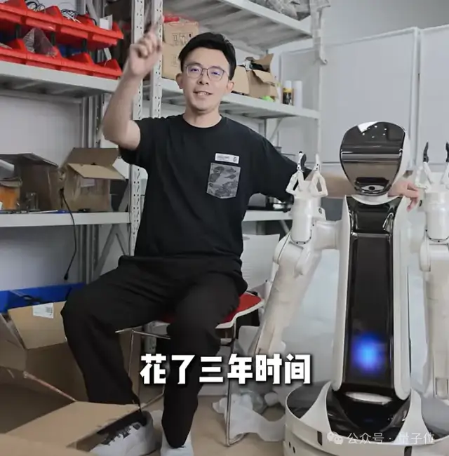 国产家庭机器人终于落地！连人带床推你去上班，小五位数价格明年开卖