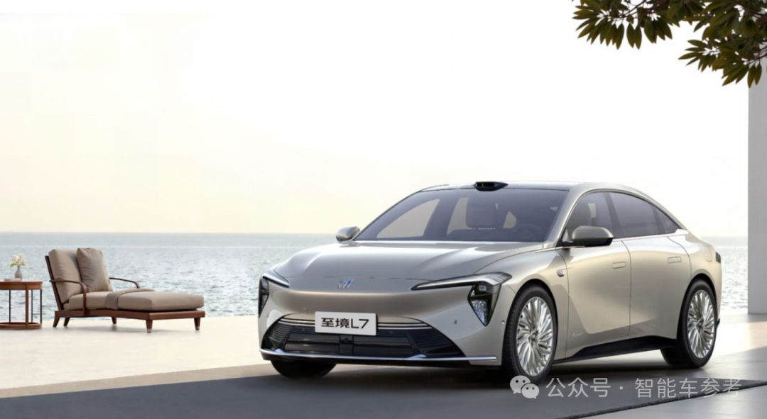 首款激光雷达合资混动轿车！全球首发Momenta R6飞轮大模型，首创不停车一键泊入