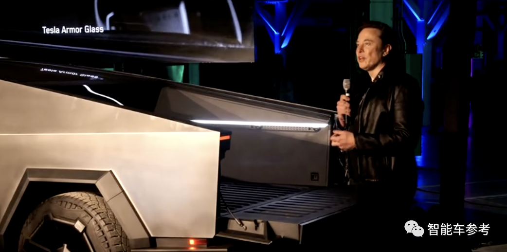 43万元！马斯克亲自交付赛博皮卡，首发线控转向，能拖挂5吨重物，加速秒掉保时捷