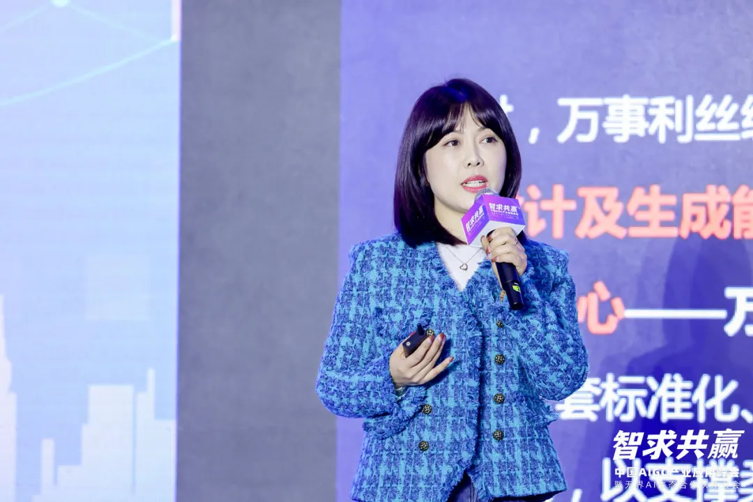 对话董事长丨李建华：接下来几年比较艰难，要学会用AI的眼睛看待未来